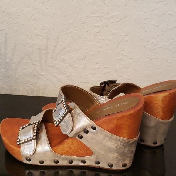 Shoes - Picture 4 of 4